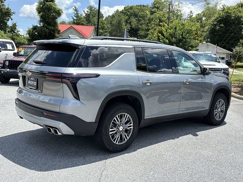New 2025 Chevrolet Traverse LT image 8