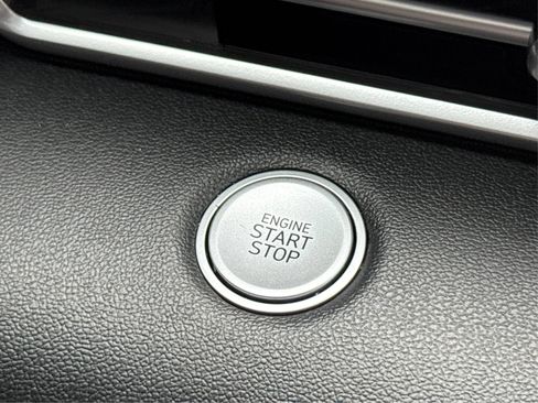 Used 2021 Hyundai Elantra SEL w/ Convenience + Premium Package FWD image 34