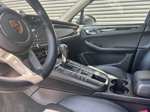 Certified 2021 Porsche Macan image 15