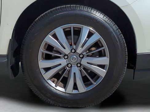 Used 2018 Nissan Pathfinder SL image 11