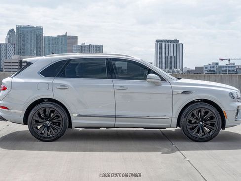 Used 2022 Bentley Bentayga image 9