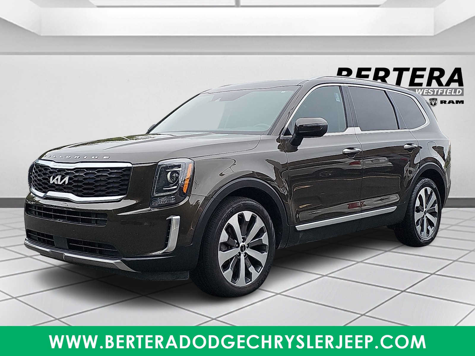 Used 2022 Kia Telluride S AWD/4WD image 3