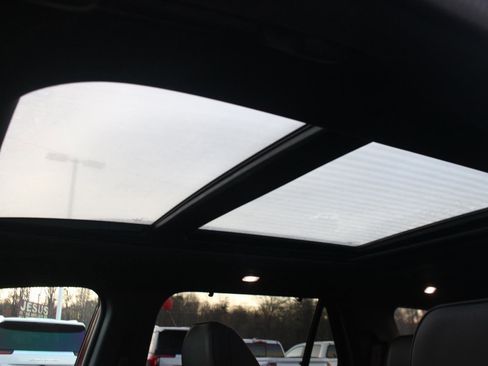 Used 2025 Honda Pilot Black Edition image 37