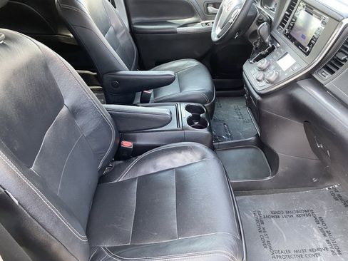 Certified 2019 Toyota Sienna SE FWD image 16