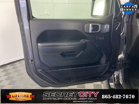 Used 2021 Jeep Gladiator Willys image 12