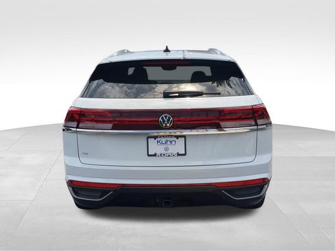 Used 2024 Volkswagen Atlas Cross Sport SE w/ Panoramic Sunroof Package FWD image 7
