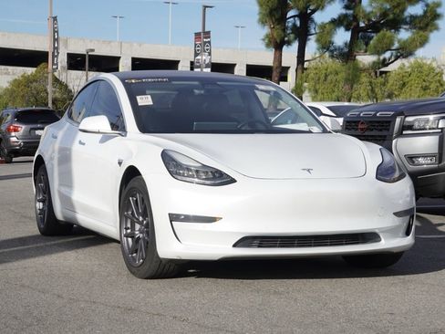Used 2019 Tesla Model 3 Standard Range Plus image 2