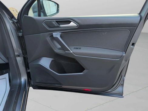 Used 2020 Volkswagen Tiguan S image 17