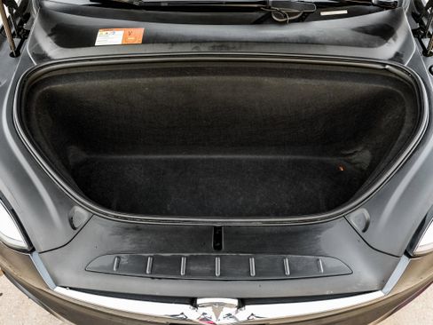 Used 2018 Tesla Model X 75D image 50