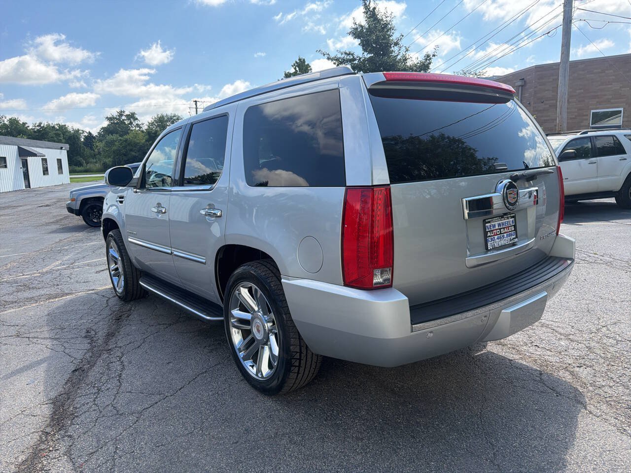 Used 2013 Cadillac Escalade Luxury AWD/4WD image 4