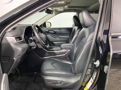 Used 2023 Toyota Highlander XLE AWD/4WD image 12