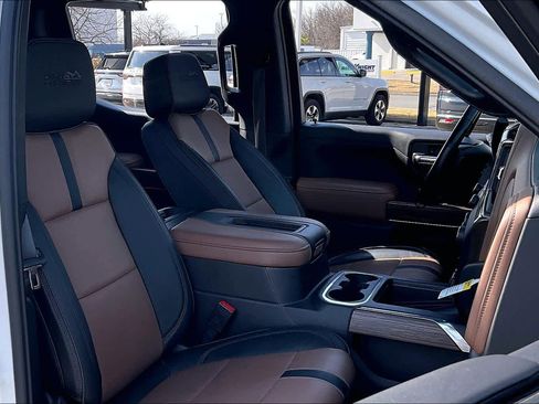 Used 2021 Chevrolet Silverado 1500 High Country w/ Technology Package image 9