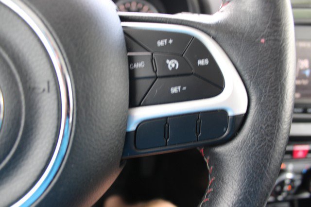 Used 2016 Jeep Renegade Trailhawk w/ Premium Trailhawk Package AWD/4WD image 23