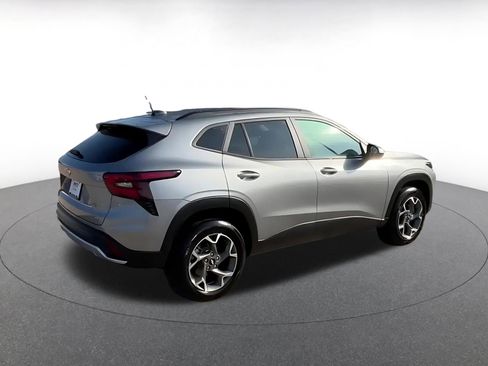 Used 2025 Chevrolet Trax LT image 14