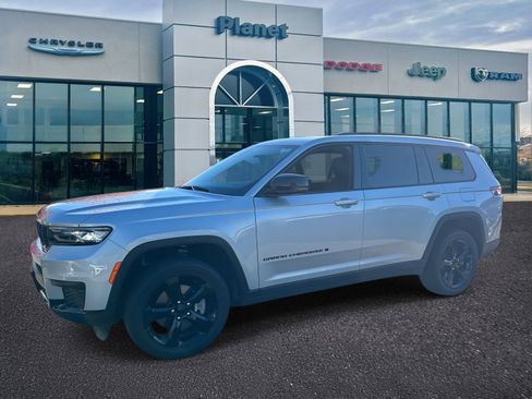 Used 2023 Jeep Grand Cherokee L Laredo image 4