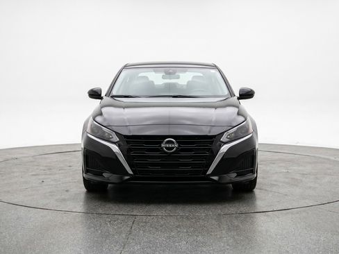 Used 2025 Nissan Altima 2.5 SV FWD image 2