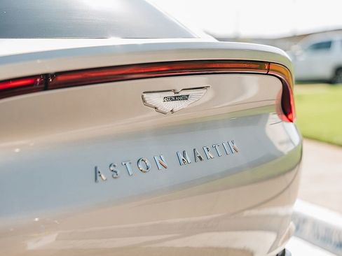 Used 2024 Aston Martin DBX image 13