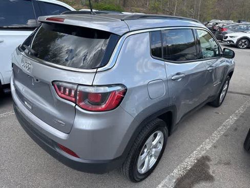 Used 2018 Jeep Compass Latitude w/ Cold Weather Group AWD/4WD image 6