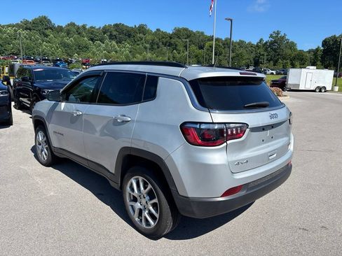 Used 2024 Jeep Compass Latitude w/ Sun and Sound Group AWD/4WD image 3