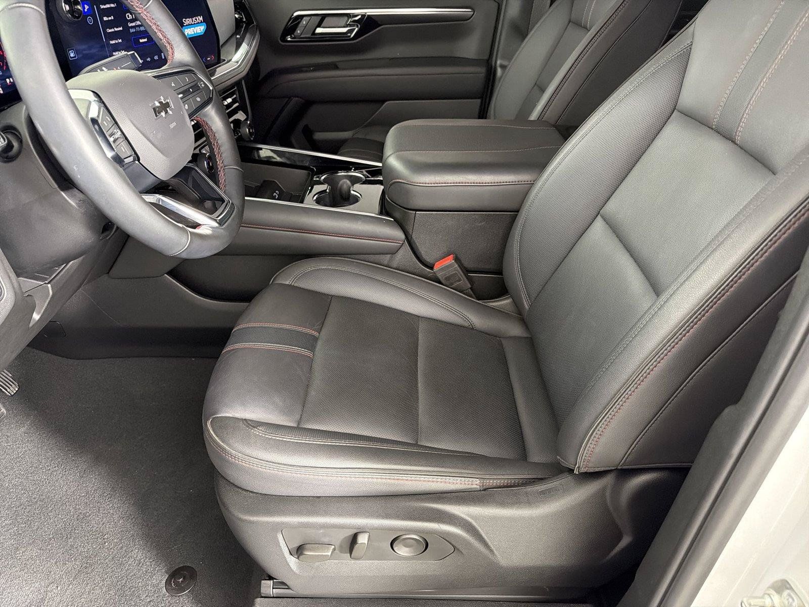 Used 2025 Chevrolet Suburban RST w/ Comfort Package RWD image 7