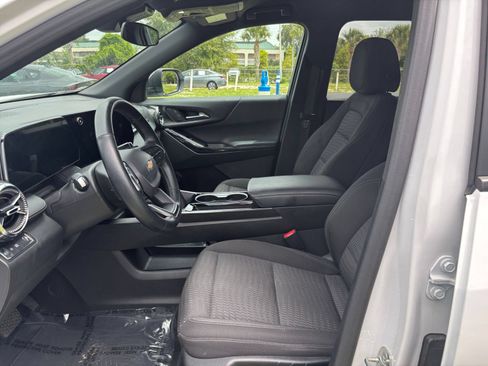 Used 2025 Chevrolet Equinox LT FWD image 24