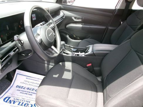 Used 2025 Hyundai Tucson SE FWD image 13