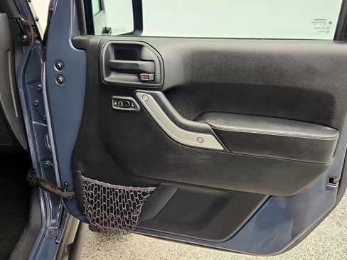 Used 2016 Jeep Wrangler Unlimited Rubicon AWD/4WD image 25
