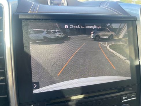 Used 2018 Porsche Cayenne Platinum Edition image 18