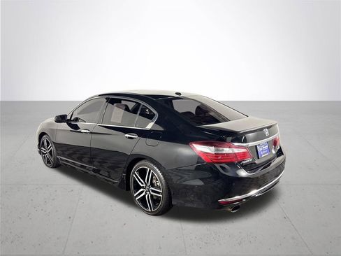 Used 2017 Honda Accord Touring image 8