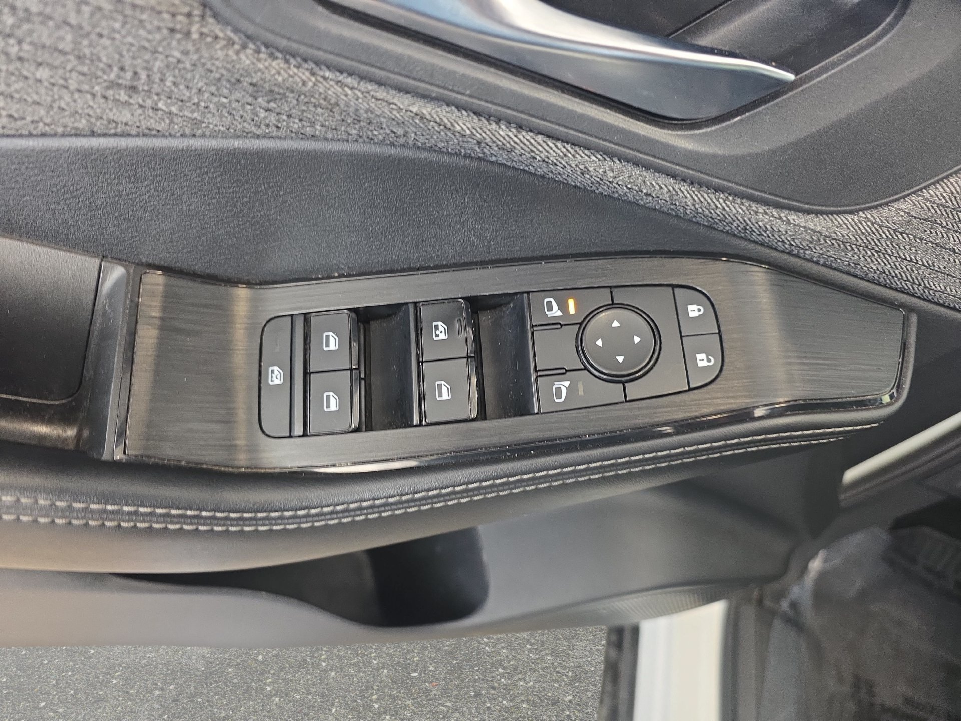 Used 2023 Nissan Rogue SV AWD/4WD image 26