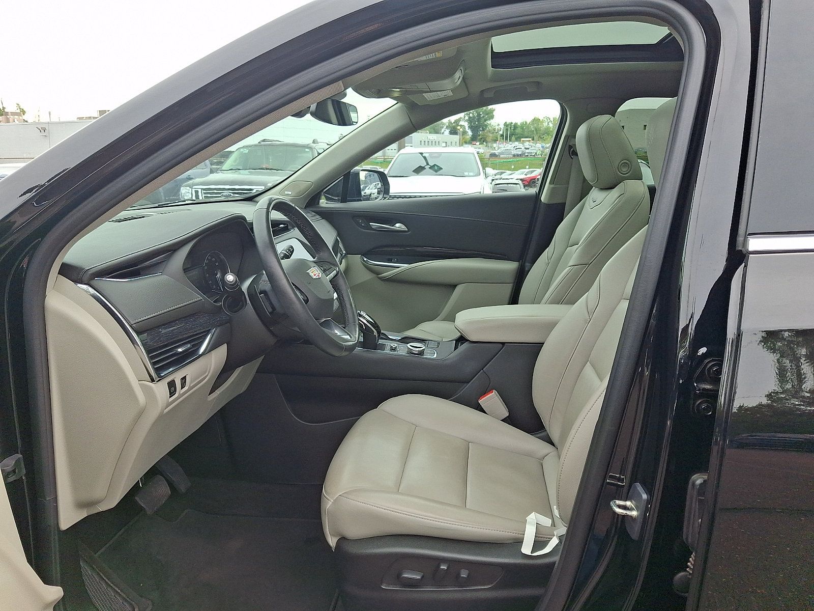 Certified 2023 Cadillac XT4 Premium Luxury w/ Cold Weather Package AWD/4WD image 13