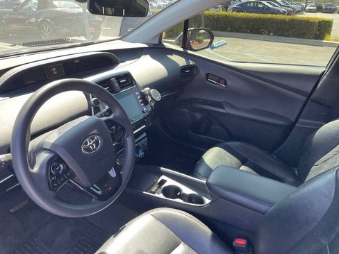 Used 2021 Toyota Prius LE FWD image 12