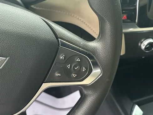 Used 2022 Chevrolet Traverse LS image 25