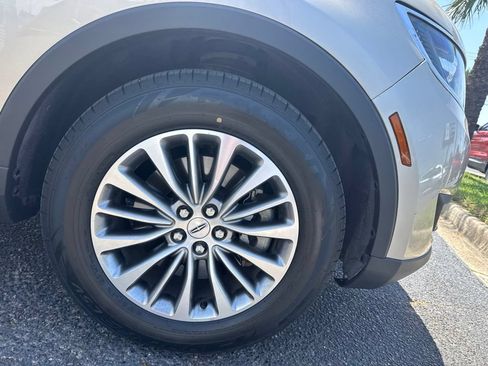 Used 2017 Lincoln MKX Select w/ Select Plus Package FWD image 9