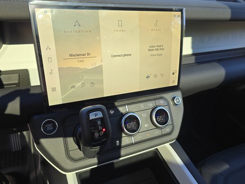 New 2026 Land Rover Defender 110 S image 19