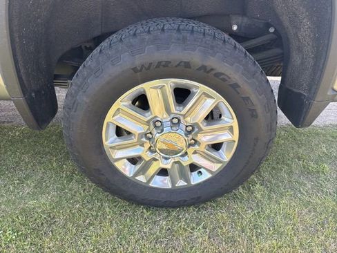 Used 2025 Chevrolet Silverado 3500 High Country w/ High Country Premium Package image 9