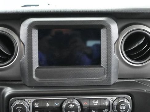 Used 2022 Jeep Gladiator Sport AWD/4WD image 25