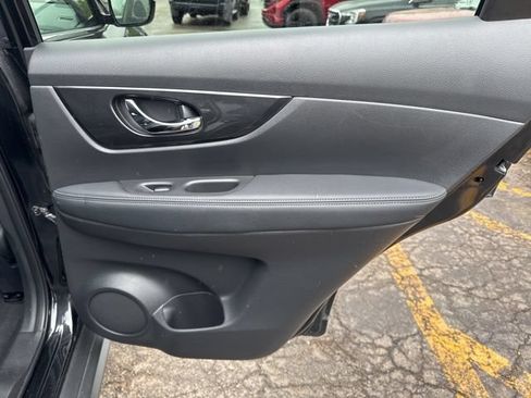 Used 2018 Nissan Rogue SV AWD/4WD image 22