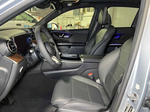 Used 2025 Mercedes-Benz GLC 300 4MATIC image 21