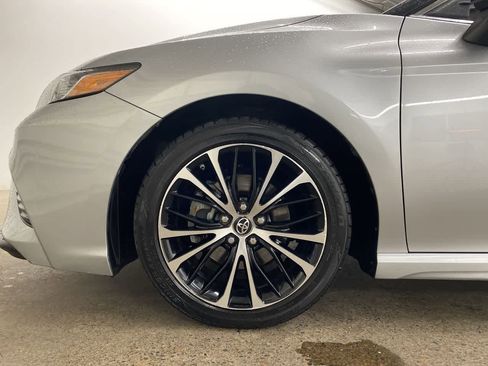 Used 2018 Toyota Camry SE image 11