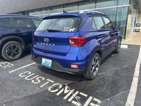 Used 2022 Hyundai Venue SEL FWD image 3