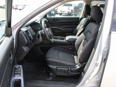 Used 2023 Nissan Pathfinder S image 14