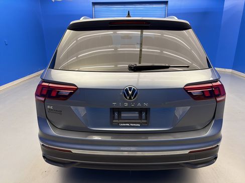 Used 2023 Volkswagen Tiguan SE w/ Panoramic Sunroof Package FWD image 6