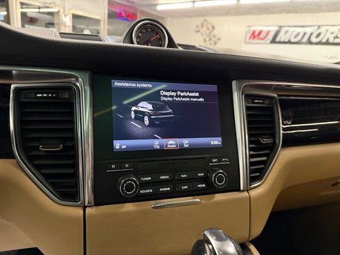 Used 2018 Porsche Macan image 24