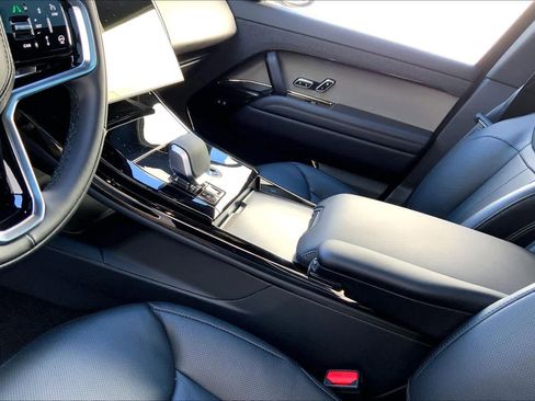 Used 2025 Land Rover Range Rover Sport SE image 15