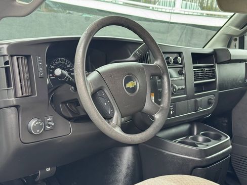 Used 2018 Chevrolet Express 3500 w/ Driver Convenience Package image 13