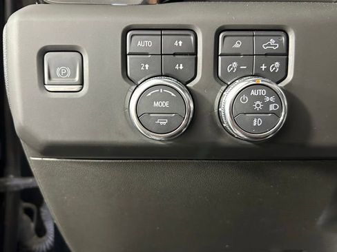 Used 2024 GMC Sierra 3500 AT4 w/ AT4 Preferred Package AWD/4WD image 21