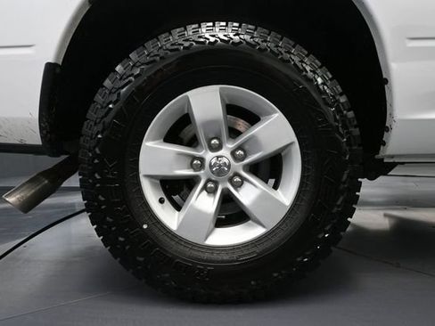 Used 2017 RAM 1500 Classic SLT AWD/4WD image 14
