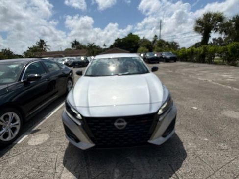 Used 2025 Nissan Altima 2.5 SR FWD image 2