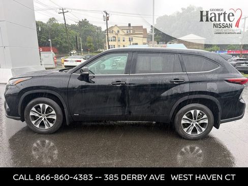 Used 2024 Toyota Highlander XLE AWD/4WD image 5